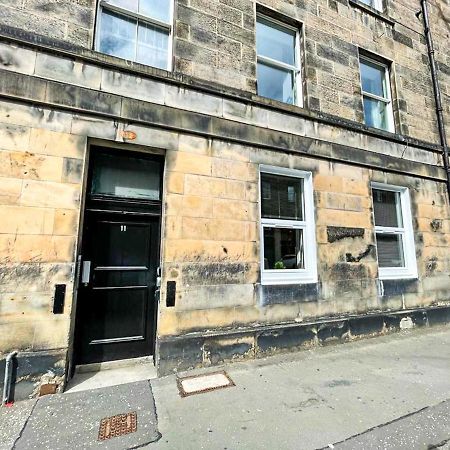Desirable 2 Bed Apt Near Edinburgh Castle ภายนอก รูปภาพ