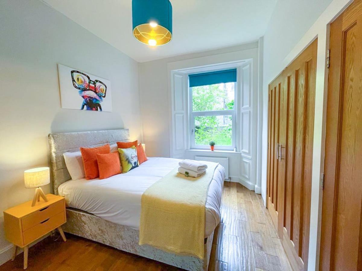 Desirable 2 Bed Apt Near Edinburgh Castle ภายนอก รูปภาพ