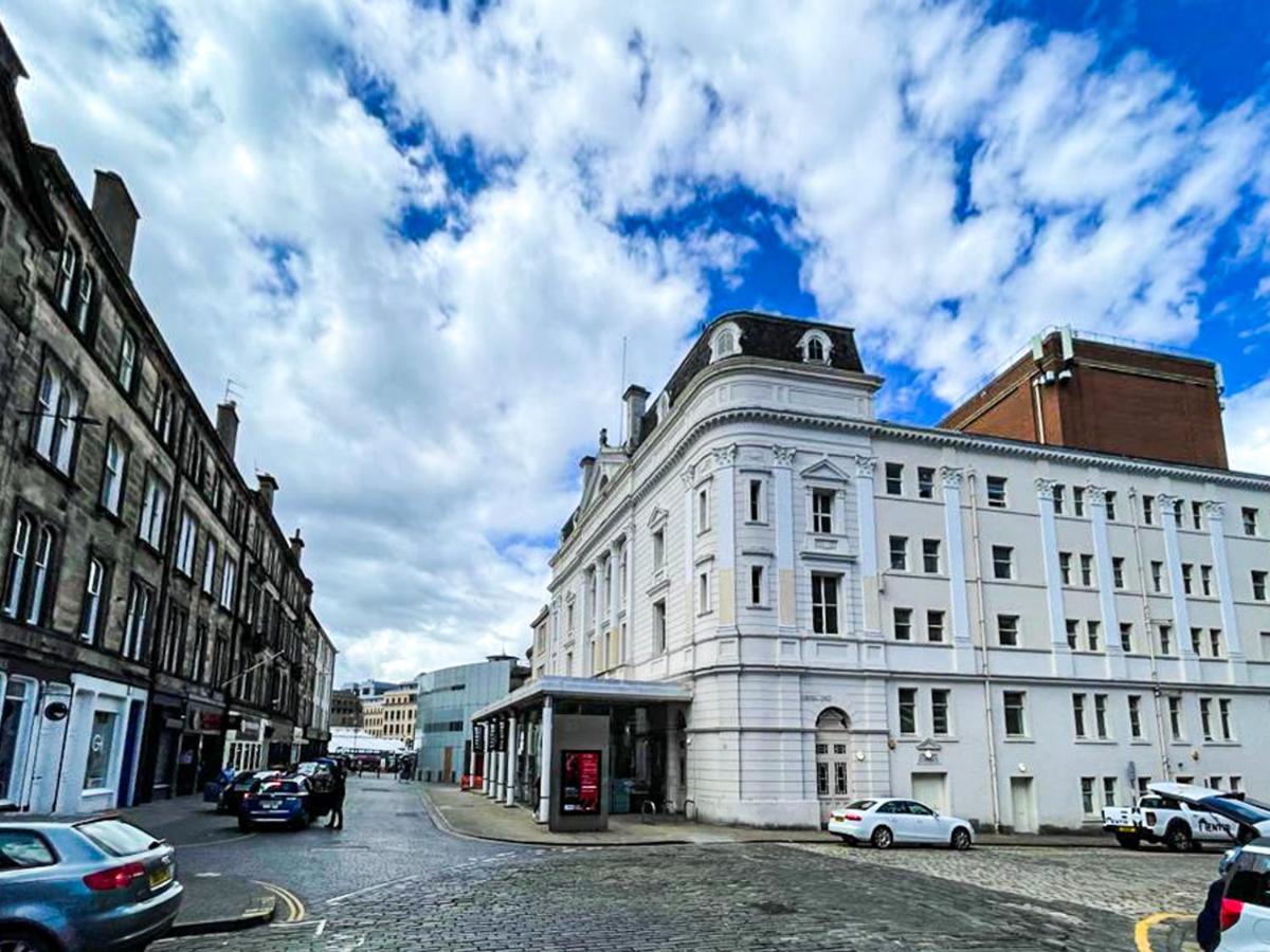 Desirable 2 Bed Apt Near Edinburgh Castle ภายนอก รูปภาพ