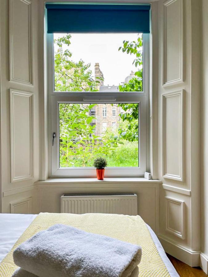 Desirable 2 Bed Apt Near Edinburgh Castle ภายนอก รูปภาพ