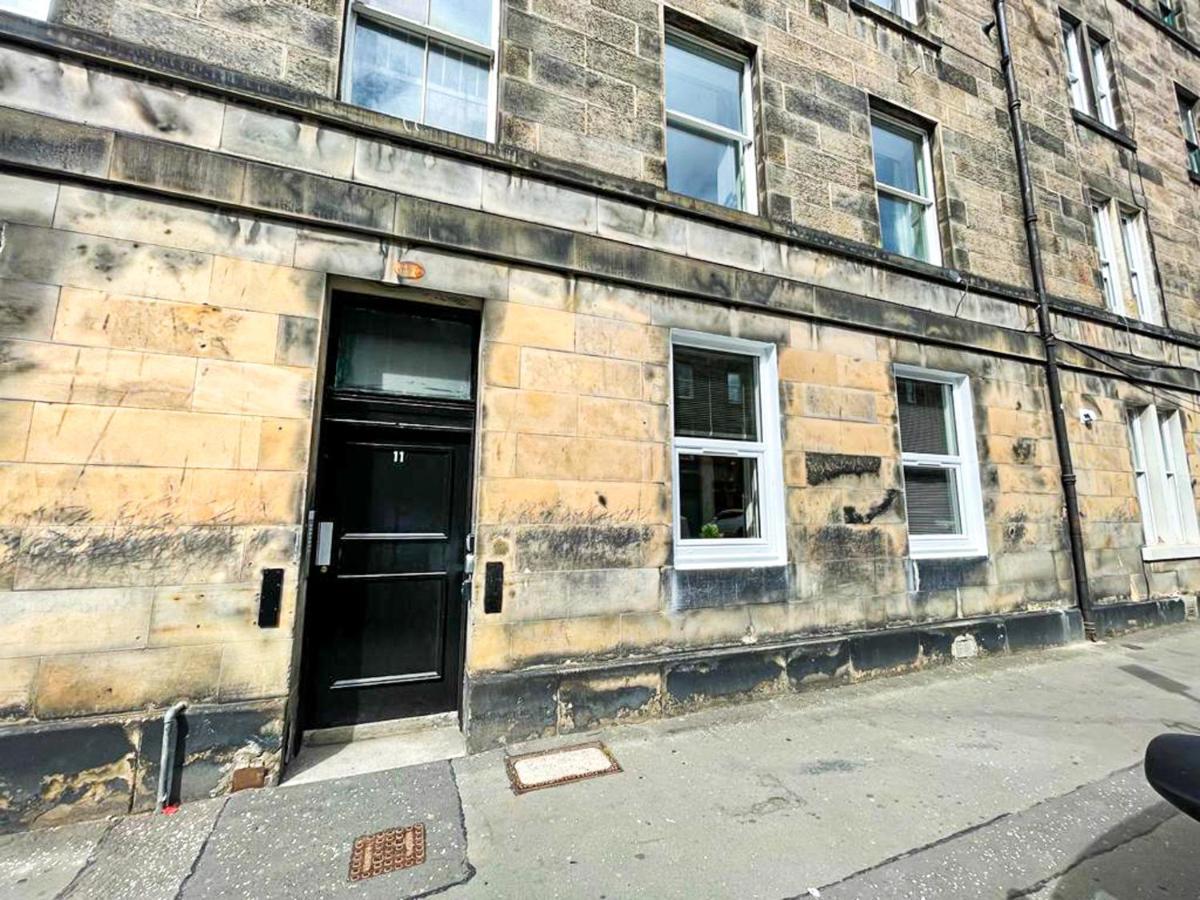 Desirable 2 Bed Apt Near Edinburgh Castle ภายนอก รูปภาพ