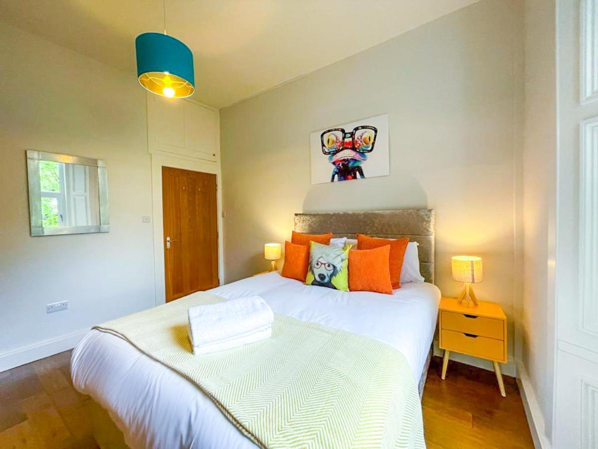 Desirable 2 Bed Apt Near Edinburgh Castle ภายนอก รูปภาพ