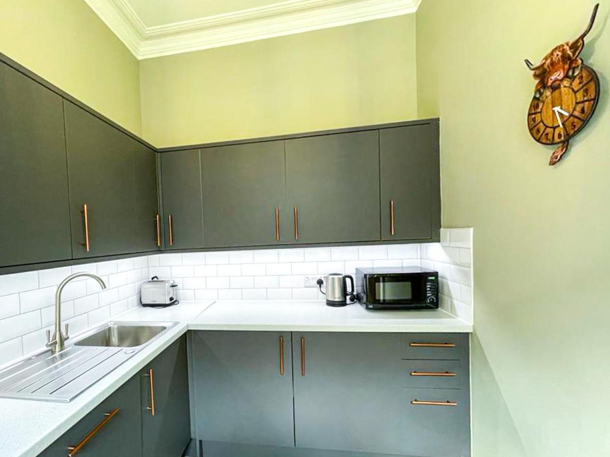 Desirable 2 Bed Apt Near Edinburgh Castle ภายนอก รูปภาพ