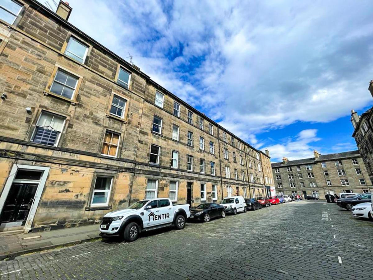 Desirable 2 Bed Apt Near Edinburgh Castle ภายนอก รูปภาพ
